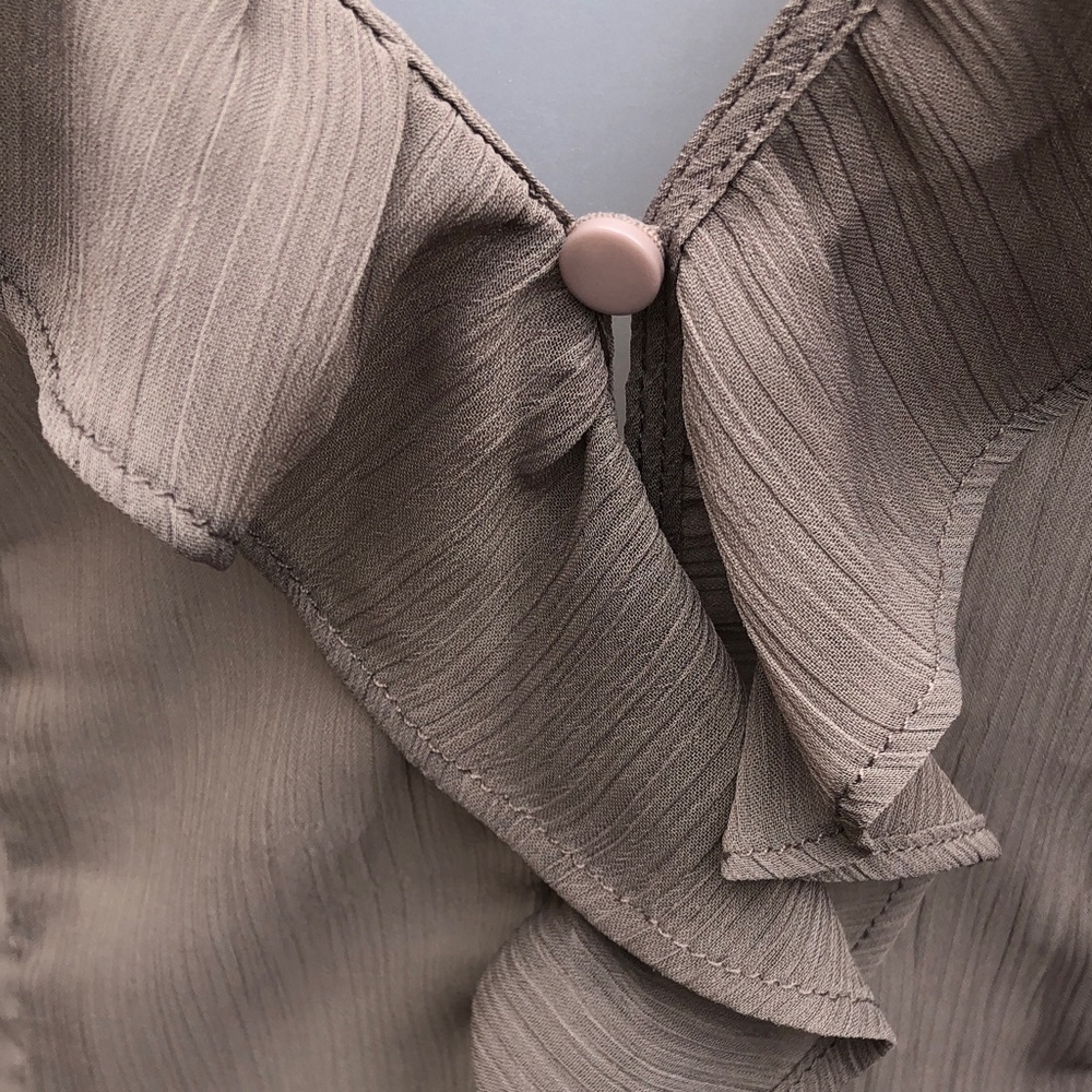 NWT Lioness Taupe Ruffle V-Neck Cami - Picture 5 of 8